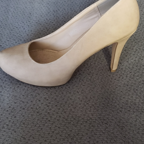 Just Fab Nude Pumps - Picture 4 of 5